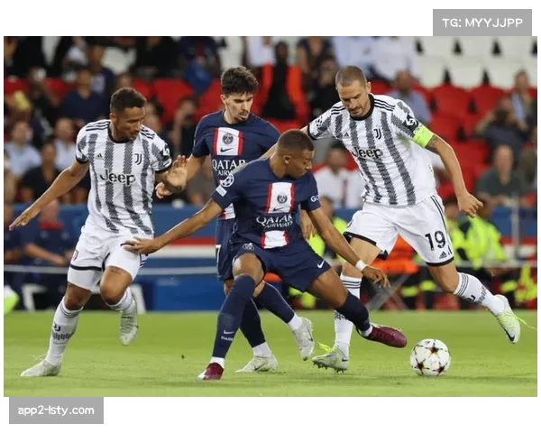 巴黎圣日耳曼公布训练视频，重点演练边路小组配合